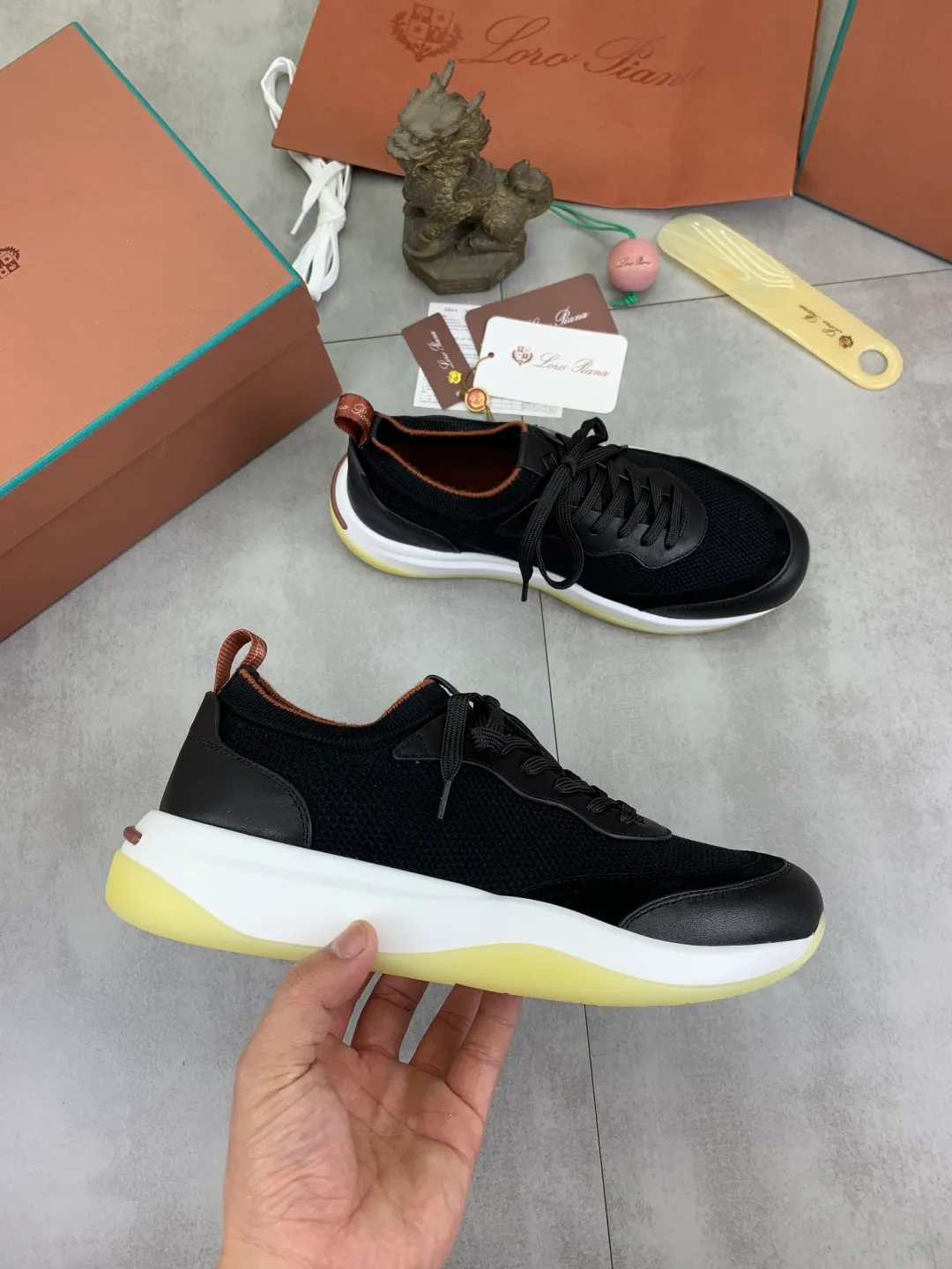 Men's Men's Shoes 💰P620 New 💰High Quality Latest Casual Shoes Loro Piana 💯Top Authentic Grade💯Buy the original 1:1 copy💯 Founded the existing Loro Piana company on April 24, 1924. It is now the sixth generation of family business, providing top quality products to customers who are discerning about taste and quality. Imported original fly woven fabric with cowhide fabric, plain calfskin lining, hand-stitched thread with cowhide feet, original packaging, code number: 38-44 (customized for 45 and 46), seven colors available